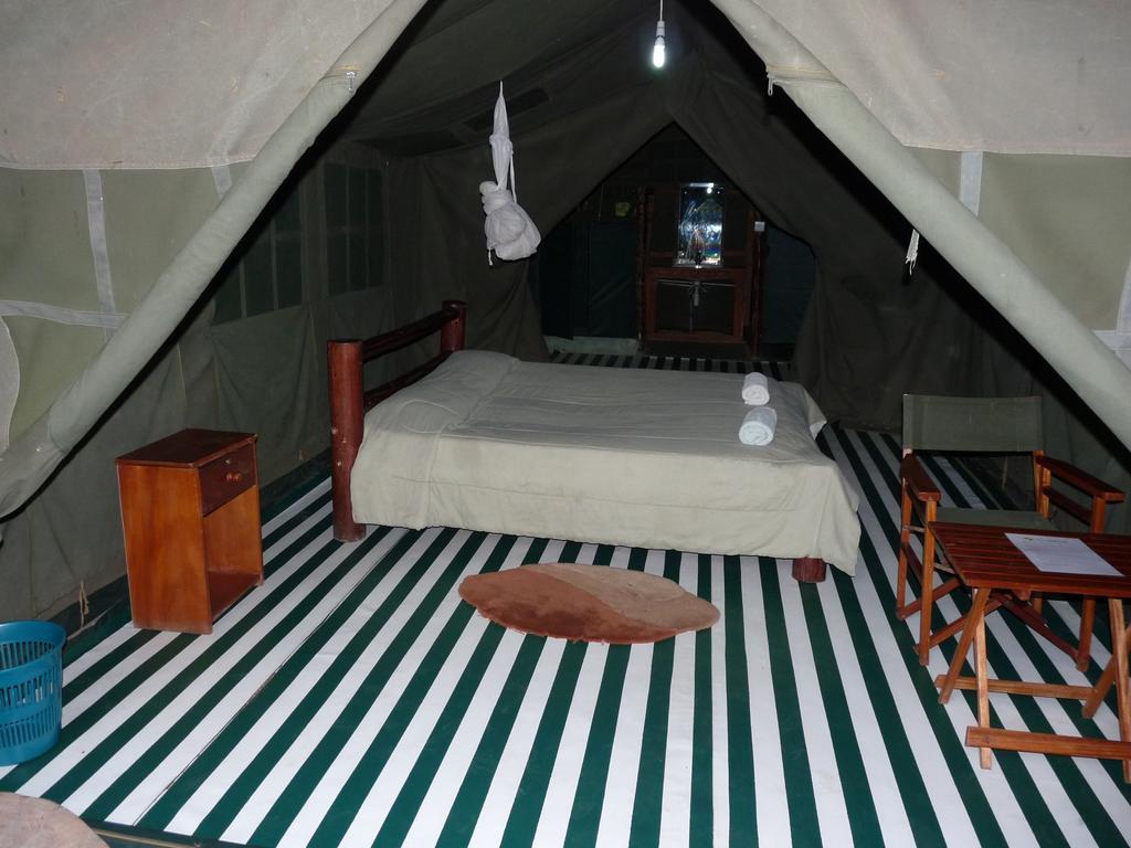 Hotel Enchoro Wildlife Camp Ololaimutiek Habitación foto