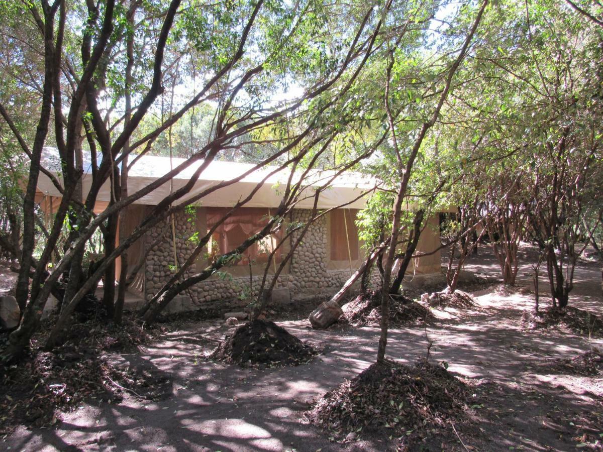 Hotel Enchoro Wildlife Camp Ololaimutiek Exterior foto