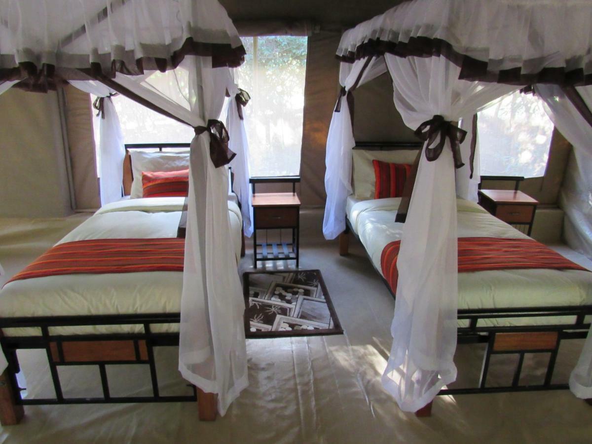 Hotel Enchoro Wildlife Camp Ololaimutiek Exterior foto