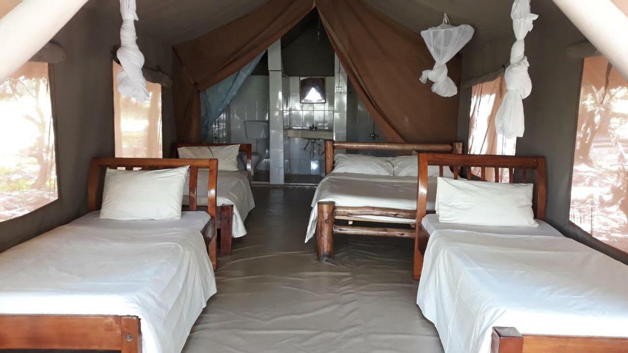 Hotel Enchoro Wildlife Camp Ololaimutiek Exterior foto